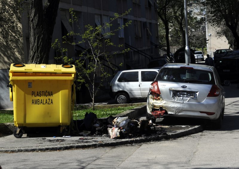 Zapalio stotinu kontejnera po Splitu i oštetio 17 vozila i motocikl