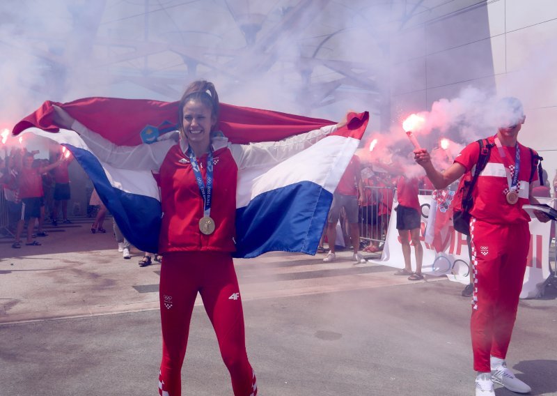 [VIDEO/FOTO] U Hrvatsku se vratili naši olimpijci u tekvondou, među njima i zlatna Matea Jelić i brončani Toni Kanaet: Samo sam radila ono što uvijek radim