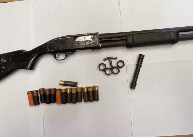 Uhićen muškarac koji je kod Čakovca usred noći vozio i pucao naokolo sačmaricom
