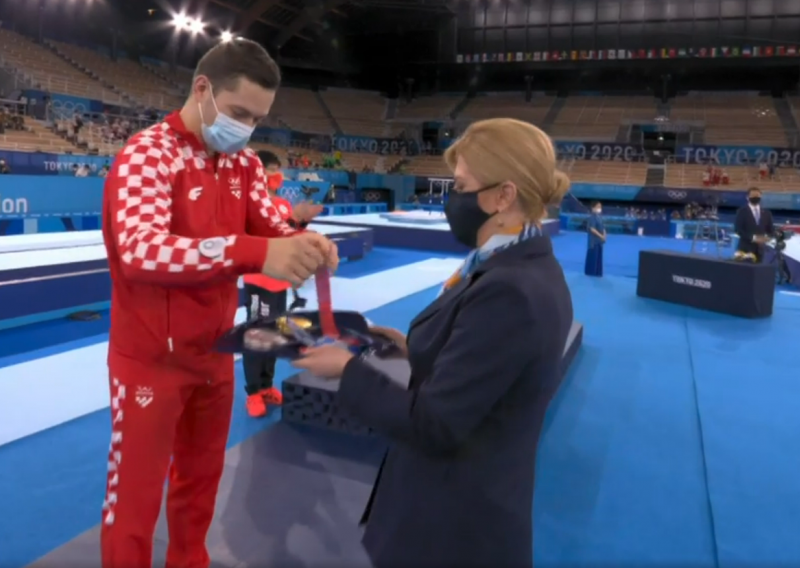 [FOTO] Kolinda Grabar Kitarović ima dobar nos za medalje: Nakon braće Sinković i tenisača, srebrom je okitila i Tina Srbića