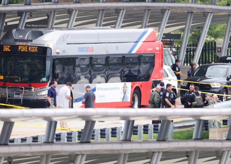 U pucnjavi kod Pentagona ubijen policajac, blokirana autobusna platforma