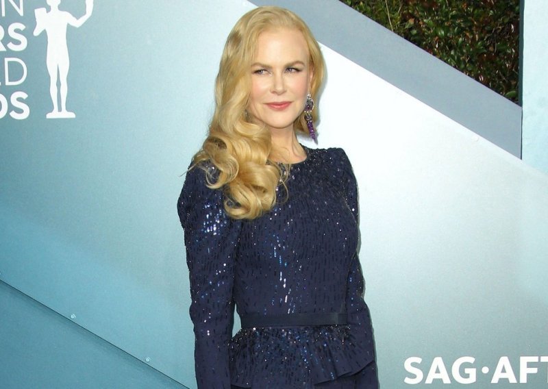 Zbogom duge kovrče: Nicole Kidman objavila novu fotografiju i iznenadila dramatičnom promjenom izgleda