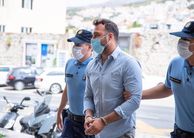 [FOTO/VIDEO] Priveden SDP-ov kandidat za gradonačelnika Dubrovnika, iza rešetaka mu završio i otac
