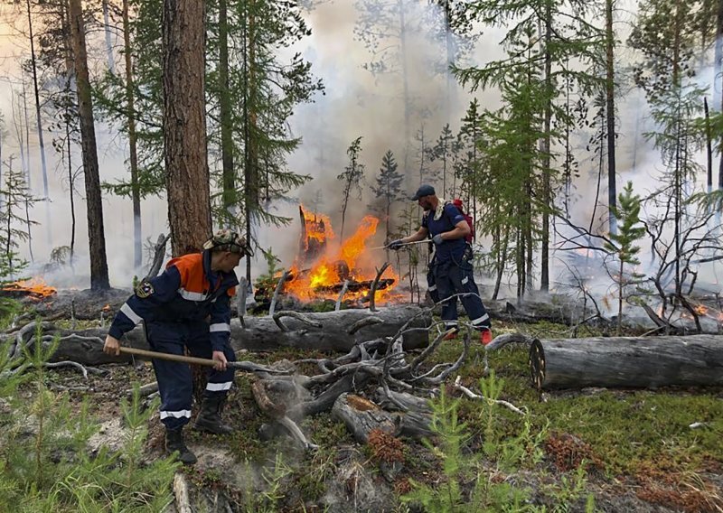 Razorni šumski požari haraju Sibirom, ruska vojska pokuvašava ih obuzdati