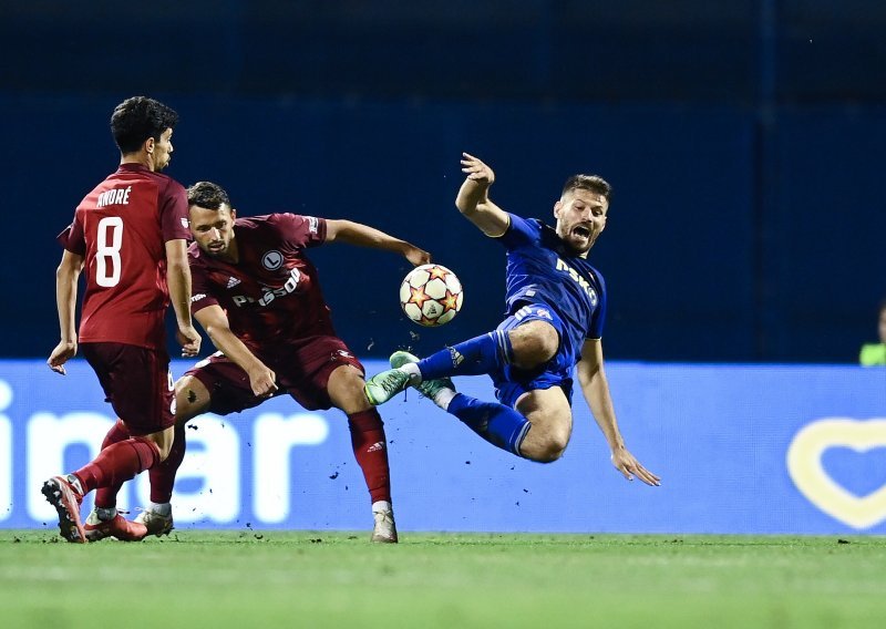 [FOTO] Dinamo je u samoj završnici utakmice ostao bez pobjede protiv Legije; ostaje pitanje je li španjolski sudac Lahoz oštetio 'modre'...