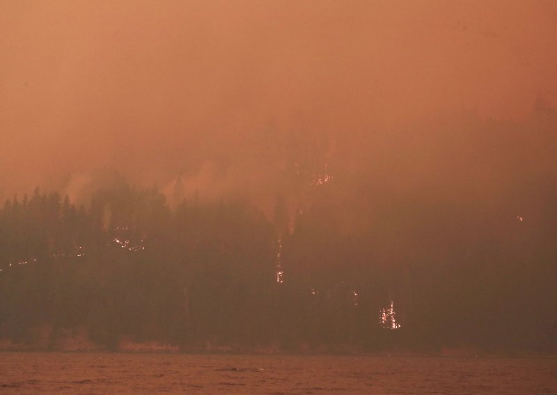 U Kaliforniji zbog požara evakuirano dodatnih dvije tisuće ljudi