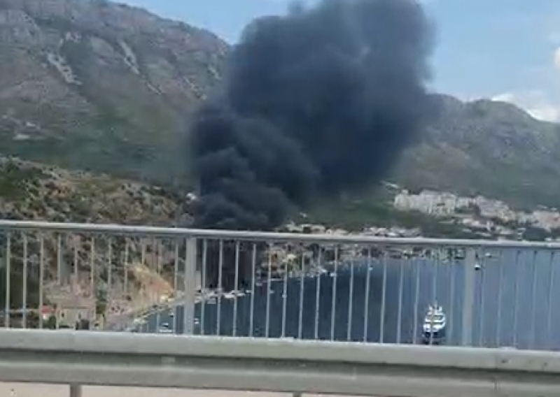 [VIDEO] U požaru u Dubrovniku izgorjelo sedam plovila i dva vozila