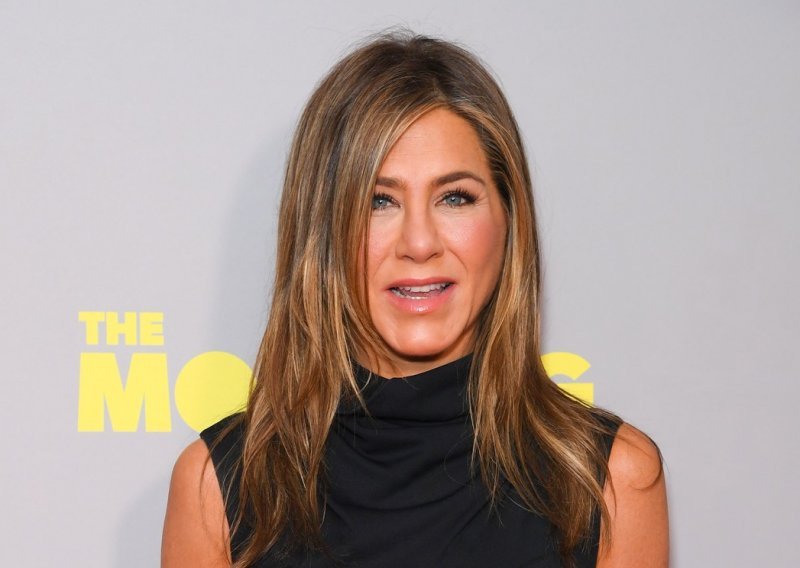 Modna kombinacija Jennifer Aniston zapalila društvene mreže, a onda se glumica našalila na vlastiti račun