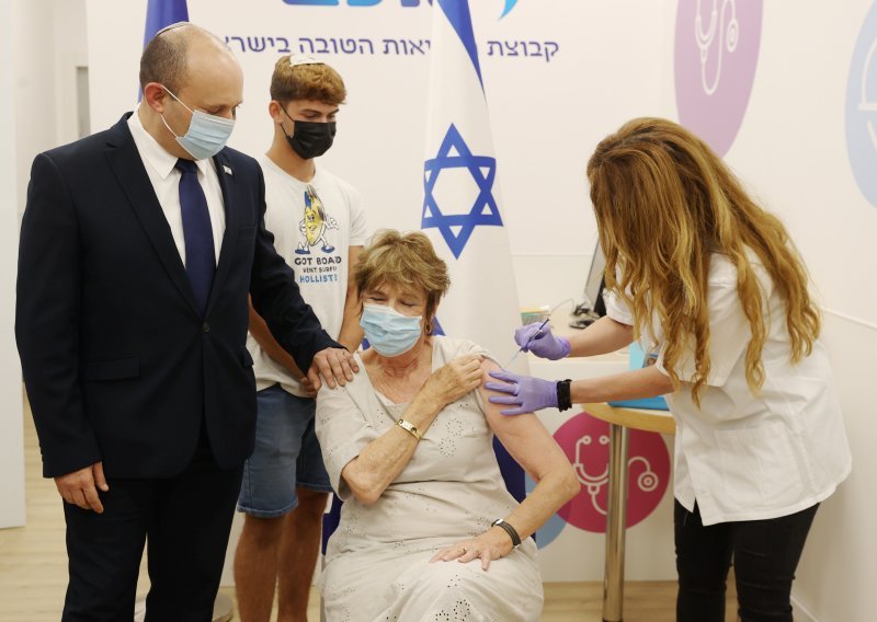 Izrael nastavlja docjepljivanje trećom dozom unatoč apelu Svjetske zdravstvene organizacije da to ne čini, a premijer poručuje: Ne radimo to samo zbog nas