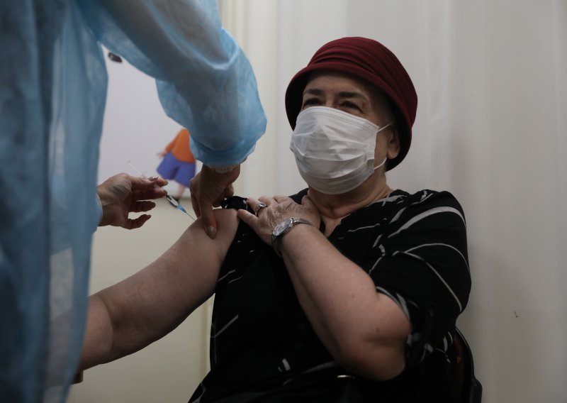 Kreće cijepljenje po ljekarnama u Bjelovaru, Požegi i Šibeniku, oni koji se žele cijepiti moći će birati koje cjepivo žele