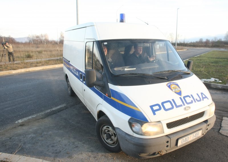 Zatočili maloljetnika u Zagrebu i mlatili ga, uspio je pobjeći