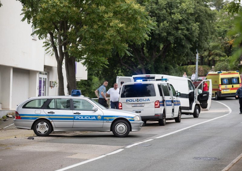 Teška prometna nesreća u Rijeci: Vozilo sletjelo s ceste, a vozač preminuo