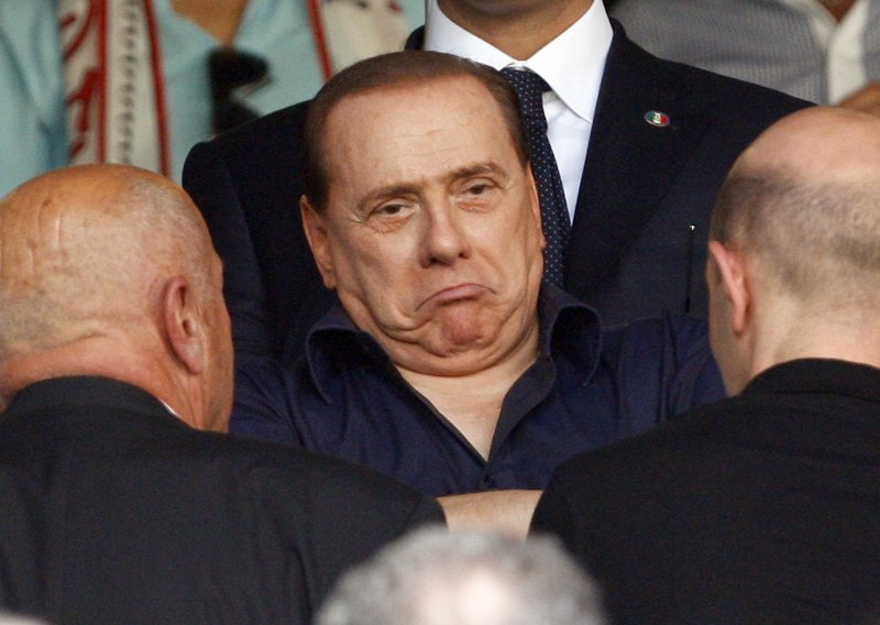 Glasuje se o povjerenju Berlusconiju