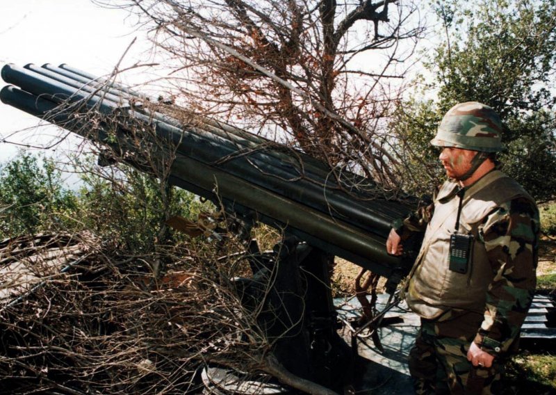 Hezbolah ispalio desetke raketa prema izraelskim položajima na Golanskoj visoravni