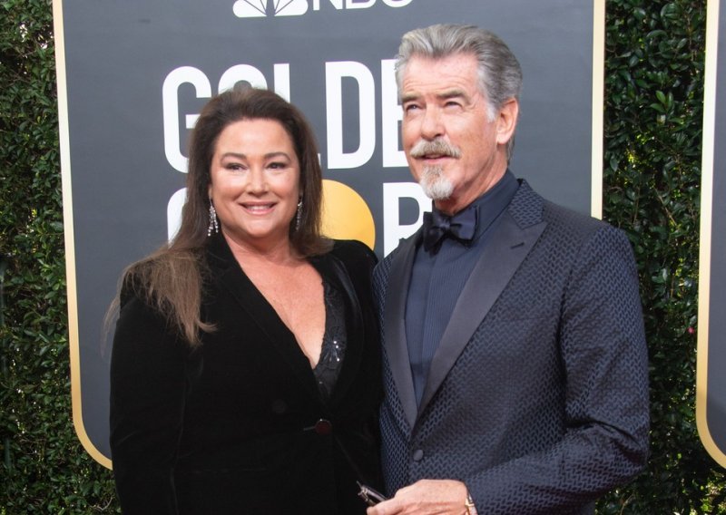 Ukradenom fotografijom s interneta Pierce Brosnan svojoj supruzi čestitao godišnjicu braka