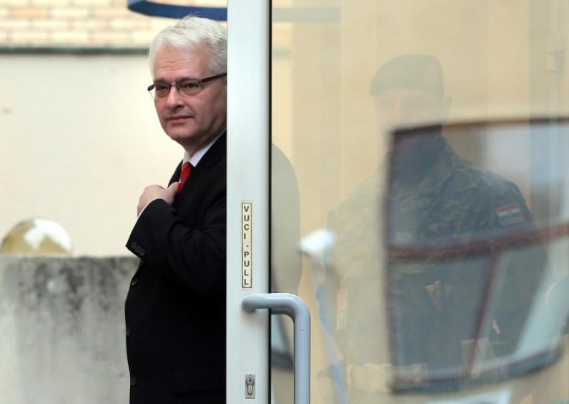 Josipovic says conditions must be created for his meeting with Nikolic