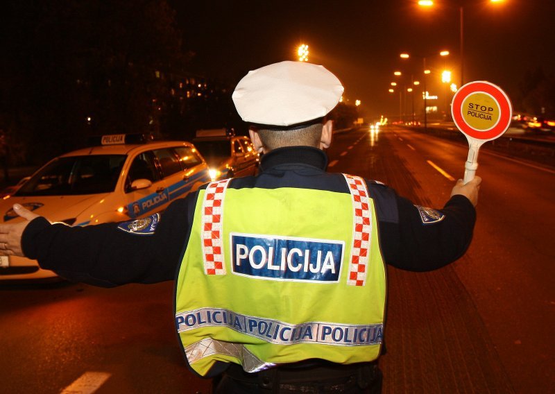 Splitska policija ulovila vozača sa čak 3,44 promila, odveli ga na triježnjenje a čeka ga i optužni prijedlog
