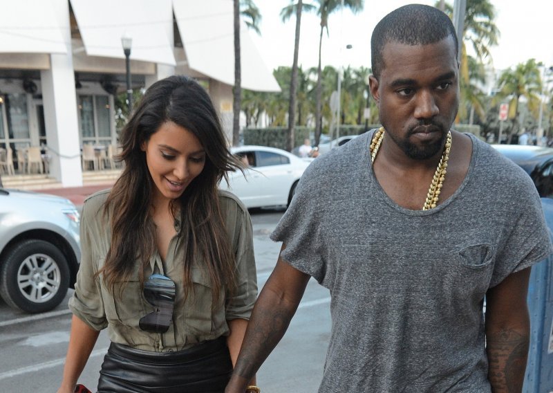 Kanye West ponovo upriličio preslušavanje 'Donde' na koje je ponovo stigla Kim Kardashian s djecom: 'Još si uvijek zaljubljena u mene'