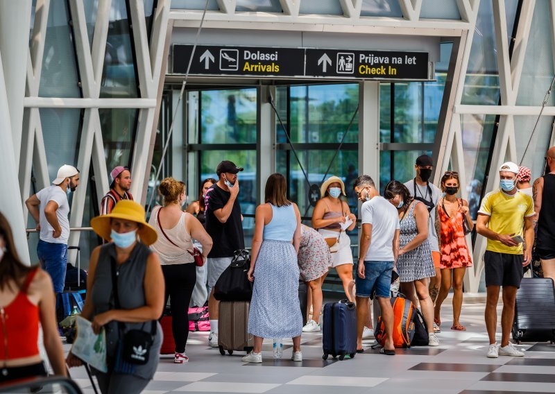 Rekordnih 115.000 putnika u splitskoj trajektnoj i zračnoj luci, sve je više Amerikanaca