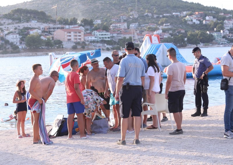 U pomorskoj nesreći kraj Trogira poginula žena, a njene dvije kćeri su ozlijeđene. Svjedoci tvrde da je jet-skijem udarila u jedrilicu