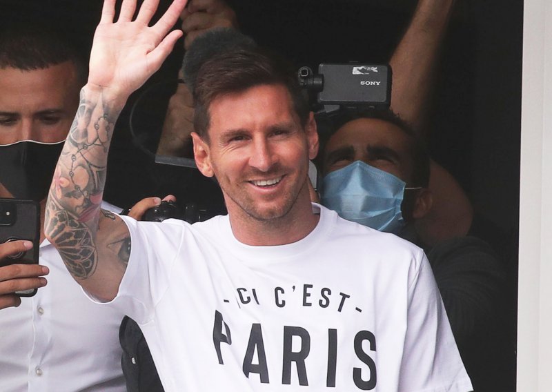 Gotovo je! PSG objavio ono što su svi s nestrpljenjem čekali: Leo Messi i službeno je novi igrač momčadi s Parka prinčeva