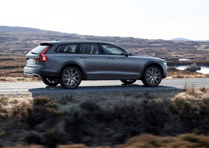 Volvo V90 Cross Country je Volvo V90 na steroidima