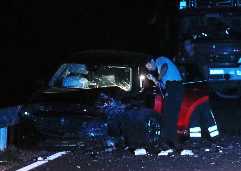 [FOTO] U frontalnom sudaru kod Vodica jedna osoba poginula, četiri ozlijeđene