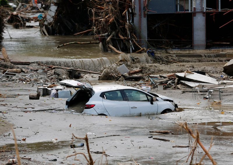 U poplavama u Turskoj 77 poginulih, 34 nestalih: U spasilačkim akcijama sudjeluje gotovo 10.000 ljudi