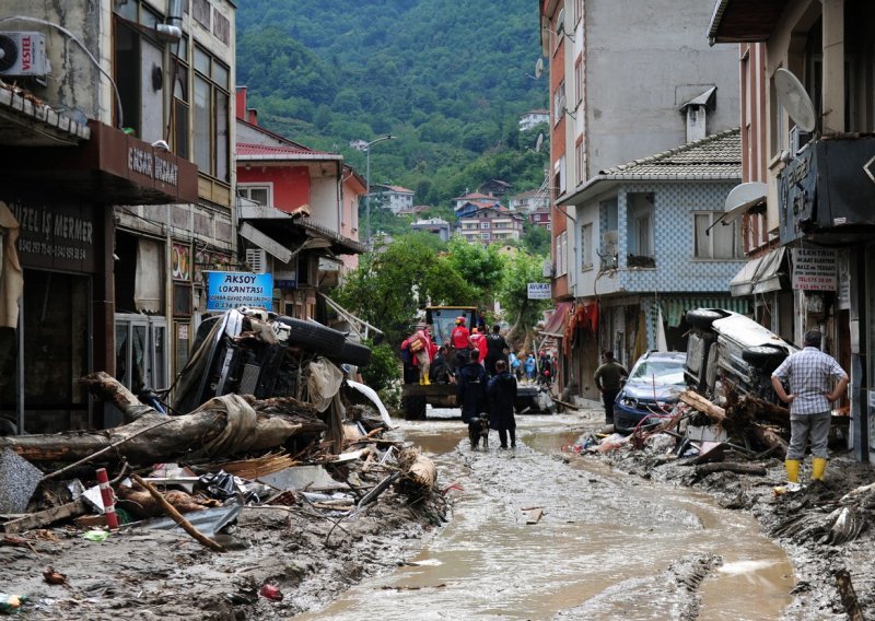 Užas u Turskoj, čak 70 mrtvih i 47 nestalih u velikim poplavama