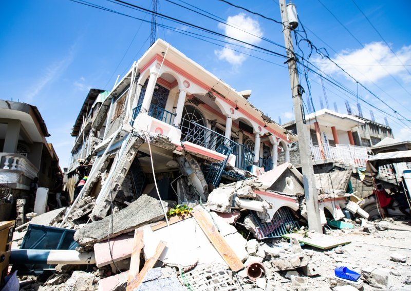 [VIDEO/FOTO] Potres magnitude 7,2 po Richteru razorio Haiti: Najmanje 227 smrtno stradalih, stotine ozlijeđenih i nestalih, pogledajte fotografije i snimke koje svjedoče o razmjerama štete