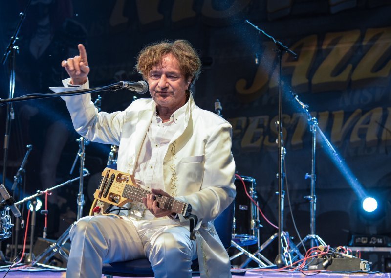 [FOTO] Goran Bregović primio nagradu 'Šaban Bajramović' i izazvao oduševljenje na Nišville Jazz Festivalu