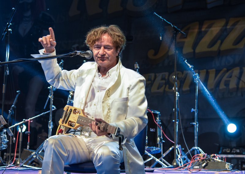 [FOTO] Goran Bregović primio nagradu 'Šaban Bajramović' i izazvao oduševljenje na Nišville Jazz Festivalu