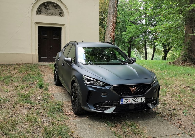 [FOTO/VIDEO] Vozili smo Cupru Formentor 1.4 e-Hybrid DSG VZ: Vrhunski dizajniran sportski CUV s izvrsnim plug-in hibridnim pogonom