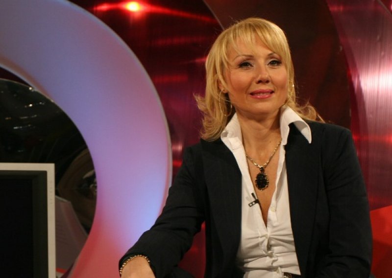 Lepa Brena zaplakala pred TV kamerama