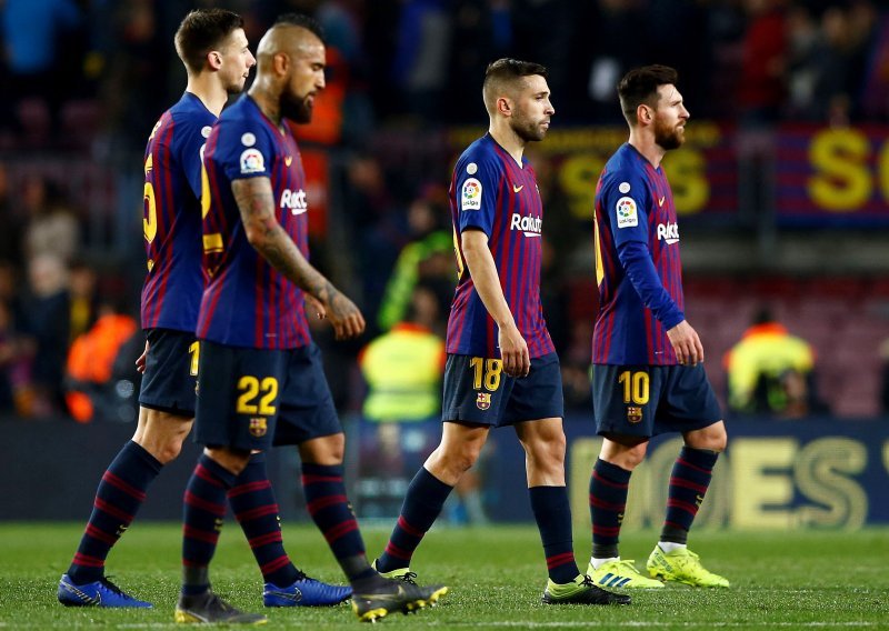 Zvijezdu Barcelone navijači okrivili za odlazak Lionela Messija; našao se na žestokom udaru fanova pa pozvao predsjednika kluba da zaustavi laži