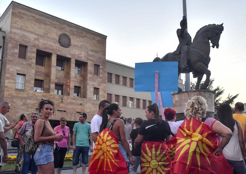 Sjeverna Makedonija ponovno uvodi mjere zbog porasta broja zaraženih, građani bijesni