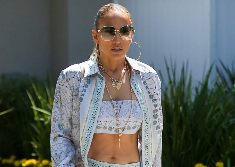 Jennifer Lopez ima savršen ljetni stajling: Na ovakvom tijelu mnogi joj zavide, ali i ovaj komplet vrlo rado bi imali u ormaru