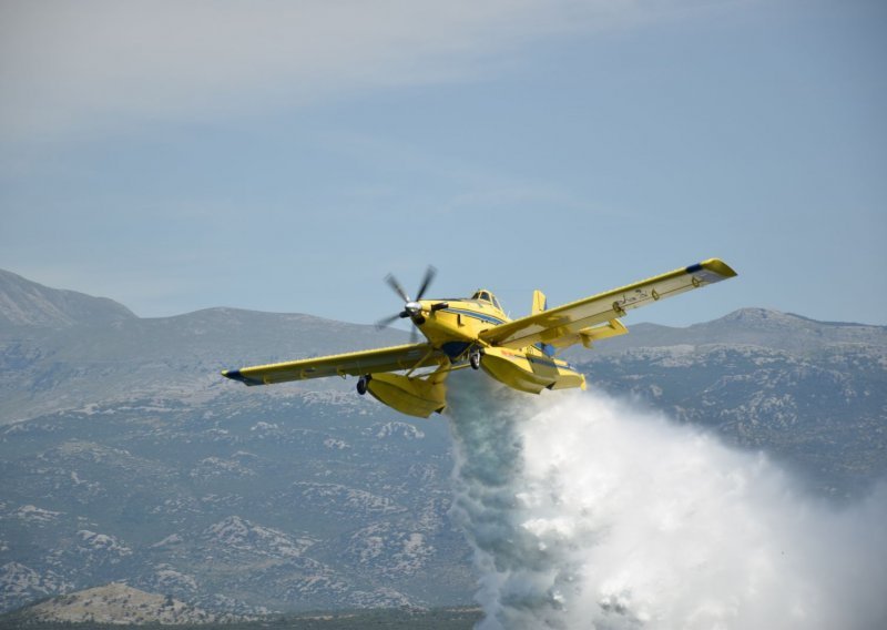 Dva Airtractora gase požar kod Poljica