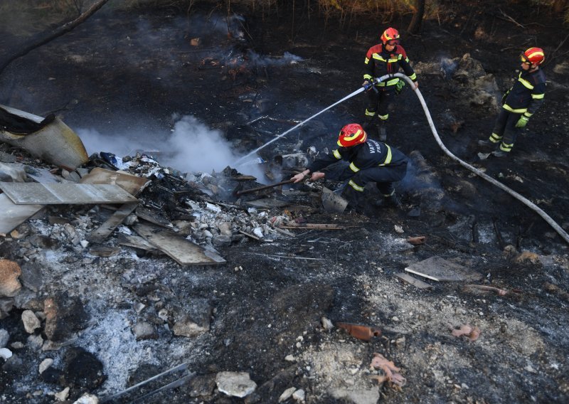 [VIDEO/FOTO] Izbio 'poprilično velik' požar u Splitu, gradom odjekuju vatrogasne sirene