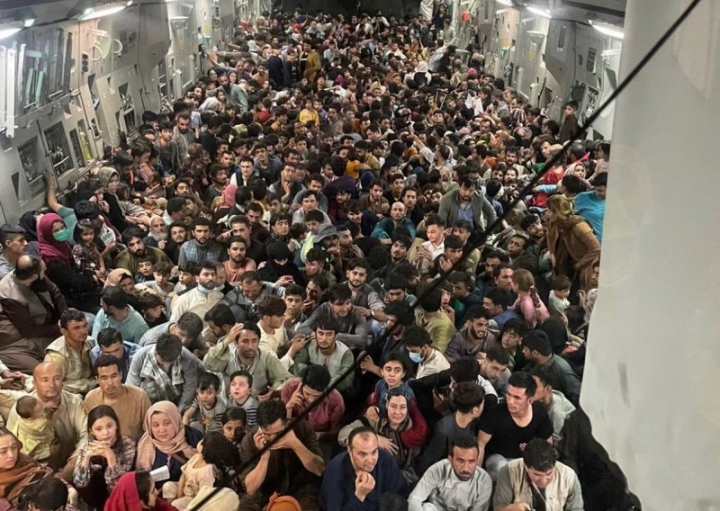 Očajnički bijeg pred talibanima: Avion koji može prevesti 134 putnika iz Kabula poletio s više od 600 njih