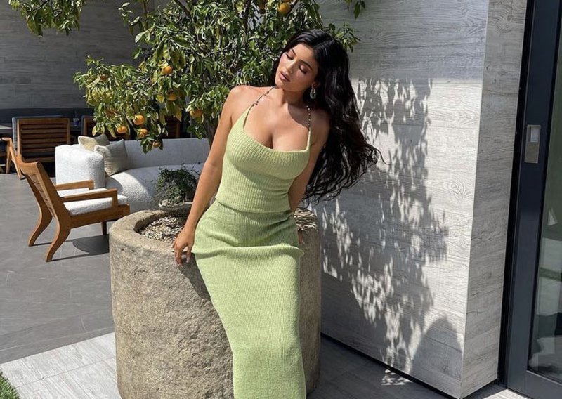 Ne miri se s gubitkom titule milijarderke: Kylie Jenner najavila lansiranje nove modne linije, a evo o čemu je riječ