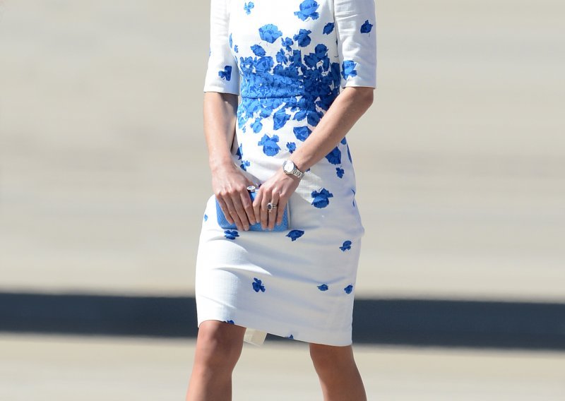 Kate Middleton u problemima! Trbuh, guza… sve joj se vidi!