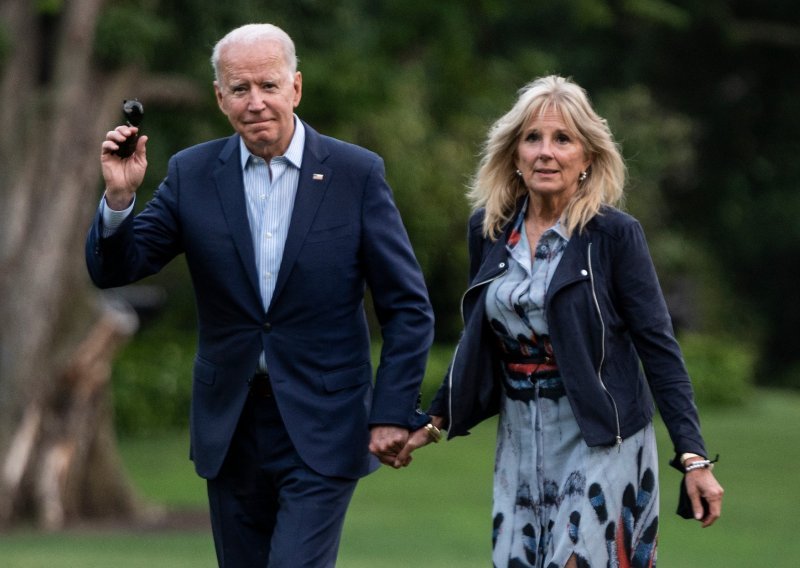 Američki predsjednik Biden i prva dama idu po treću dozu korona cjepiva