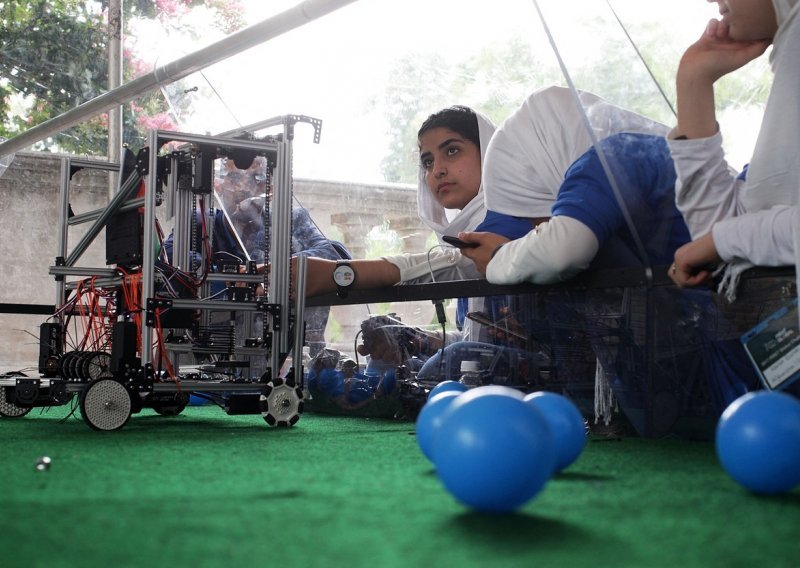 Među spašenima iz Afganistana i tamošnji ženski robotički tim