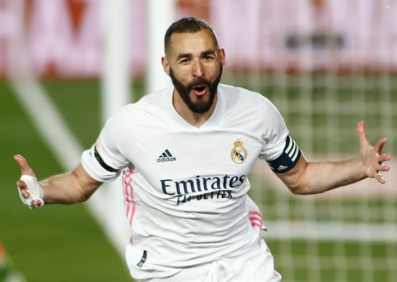 Karim Benzema potpisao je novi ugovor s Real Madridom, a sve je šokirala otkupna klauzula od nevjerojatnih milijardu eura