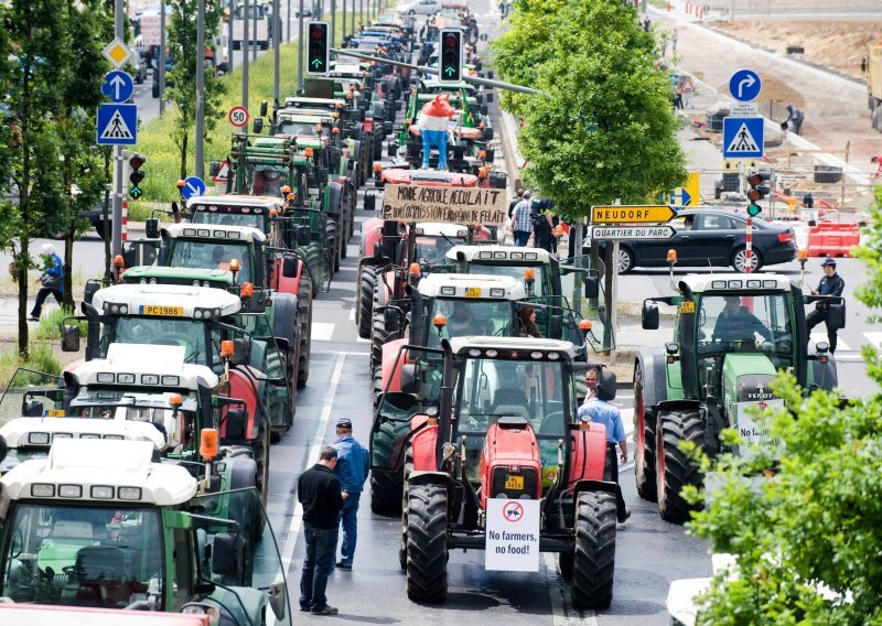 Mljekari blokirali promet u Belgiji i Češkoj