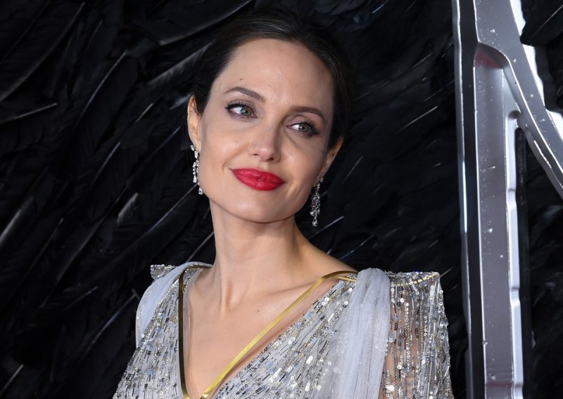 Angelina Jolie nikada ne koristi društvene mreže, no sada je otvorila profil na Instagramu i objavila pismo djevojke iz Afganistana