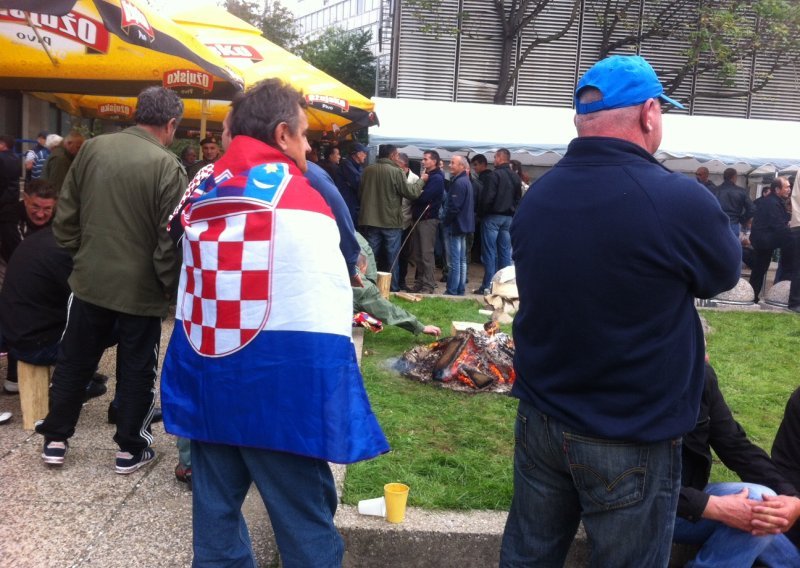 Branitelji na Savskoj zalili vodom Bojana Glavaševića