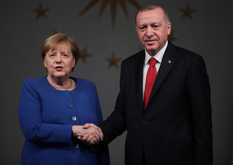 Erdogan i Merkel razgovarali kako izbjeći 'humanitarnu tragediju' u Afganistanu