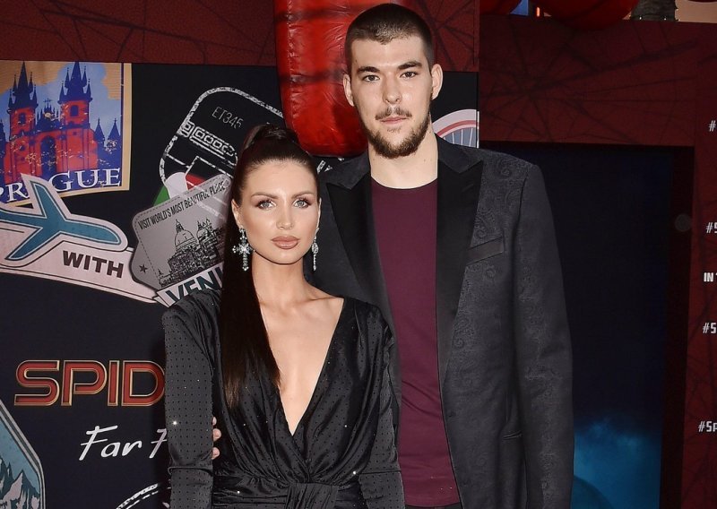 Nakon dvije godine čekanja i odgađanja svadbe: Vjenčali su se naš NBA košarkaš Ivica Zubac i Kristina Prišč